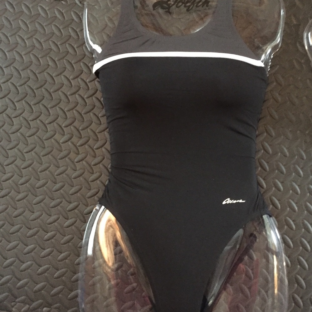 Dolfin Swimsuit size 32 NWT
